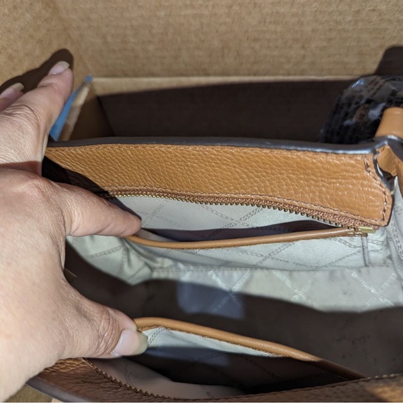 💕💕Michael Kors Mini tote 💕💕 - Picture 4 of 7